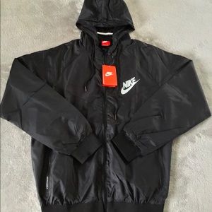 Hot new Women’s Size XL Nike windrunner athletic sports jacket